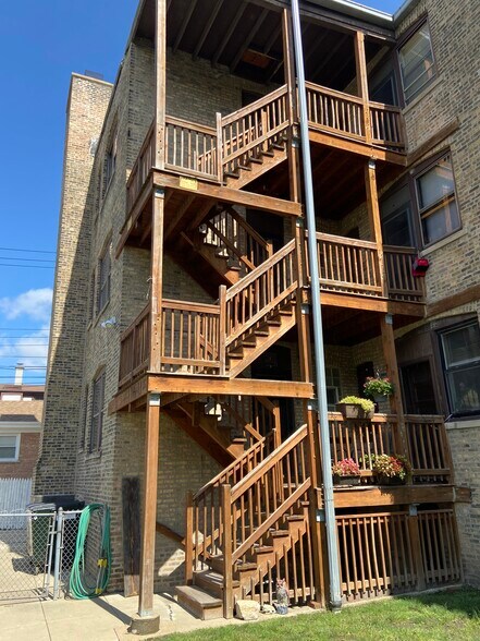 More Photos Of 4832 W Montrose Ave, Chicago Apartments For Sale