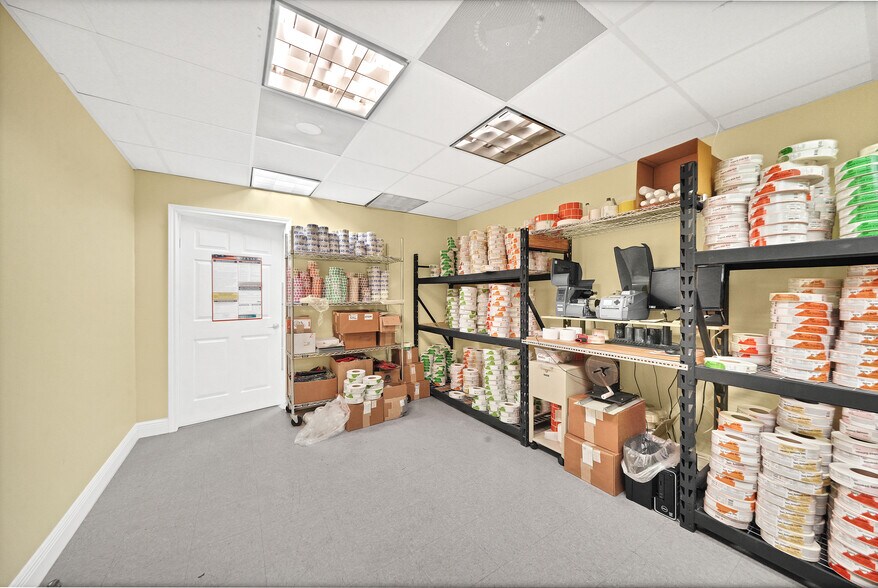 More Photos Of 1313 Cedar Post Ln, Houston Warehouse For Sale