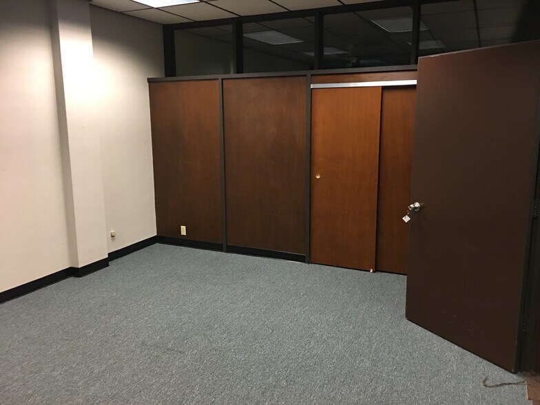 More Photos Of 750 E Sample Rd, Pompano Beach Self Storage For Lease