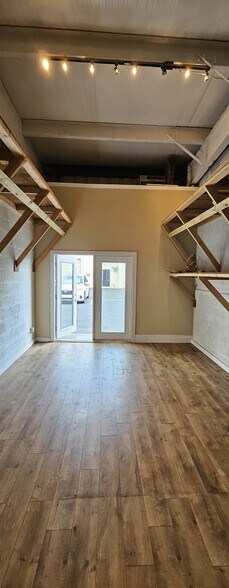 More Photos Of 1133 Industrial Blvd, Naples Manufacturing For Lease