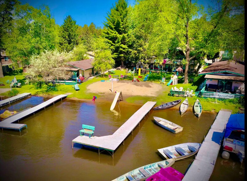 More Photos Of 1080 E Hiawatha Dr, Wisconsin Dells Hotel For Sale