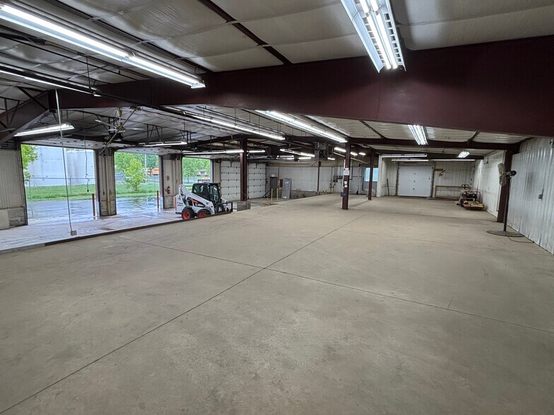 More Photos Of 3325 Southway Dr, Saint Cloud Warehouse For Lease