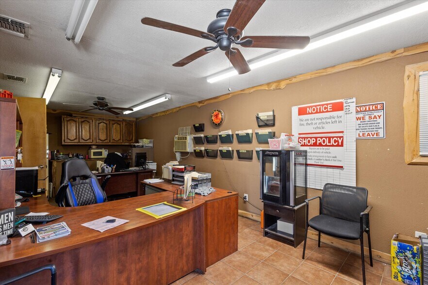 More Photos Of 725 Holmes Dr, Granbury Auto Repair For Sale