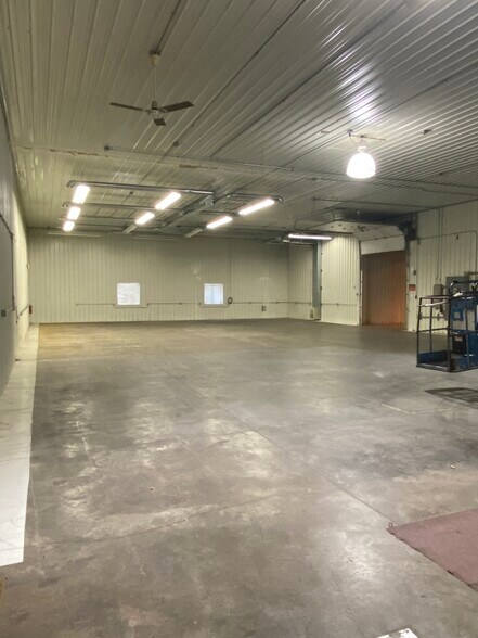 More Photos Of 310 2nd St, Boscobel Warehouse For Lease
