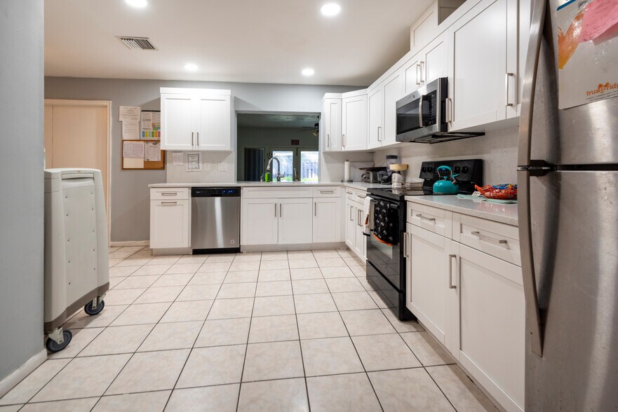 More Photos Of 621 NW 76th Ave, Plantation Assisted Living For Sale