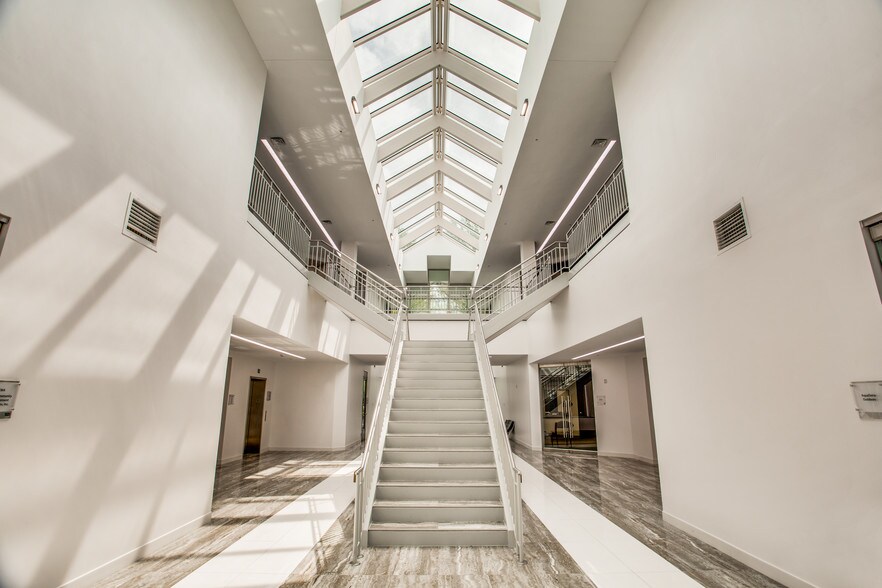 More Photos Of 1800 Preston Park Blvd, Plano Unknown For Lease