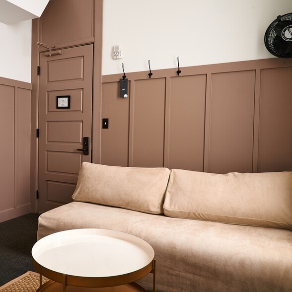 More Photos Of 203-209 NW 3rd Ave, Portland Hotel For Sale