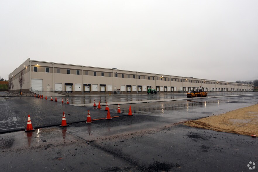 More Photos Of 3895 Eastgate Blvd, Easton Distribution For Lease
