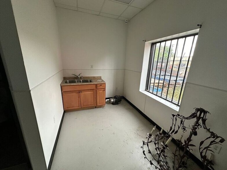 More Photos Of 777-781 Umatilla St, Denver Manufacturing For Lease