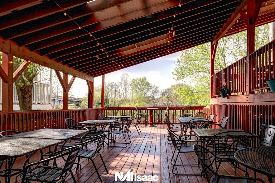 More Photos Of 103 W Main St, Frankfort Restaurant For Sale