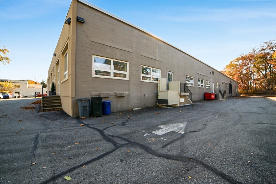 More Photos Of 40 Radio Circle Dr, Mount Kisco Flex For Sale