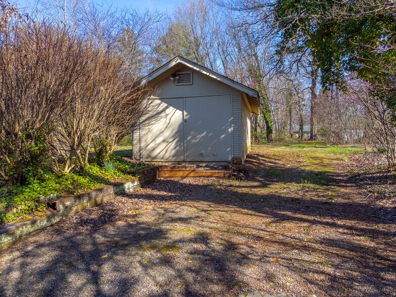 More Photos Of 156 White Oak St, Franklin Medical For Sale