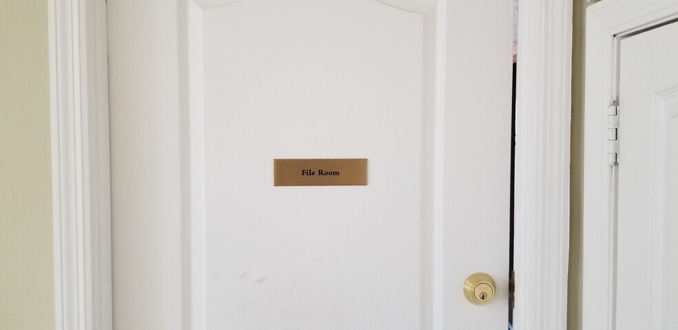 More Photos Of 575 White Plains Rd, Eastchester Office For Lease