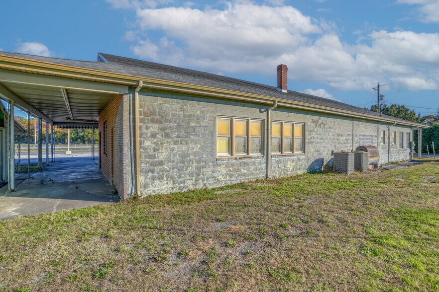 More Photos Of 6975 Old Beach Rd, Frederica Auto Repair For Sale
