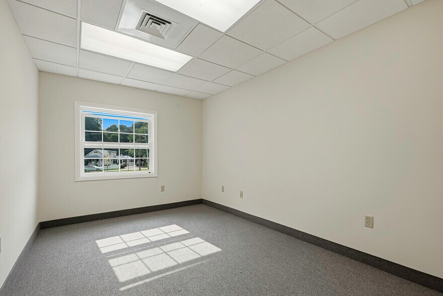More Photos Of 37 Pierce St, Northborough Office For Sale