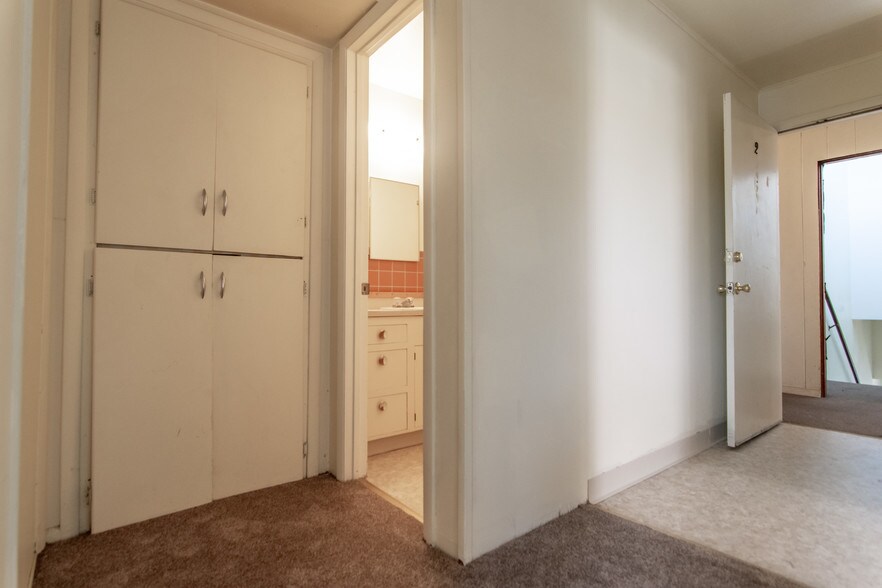 More Photos Of 527 E 1st St, Port Angeles Apartments For Sale