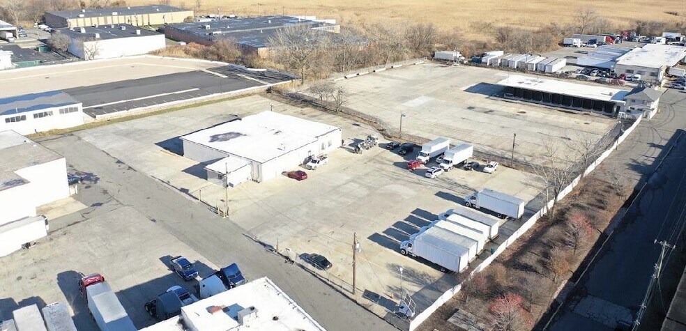 More Photos Of B St, Carlstadt Truck Terminal For Lease