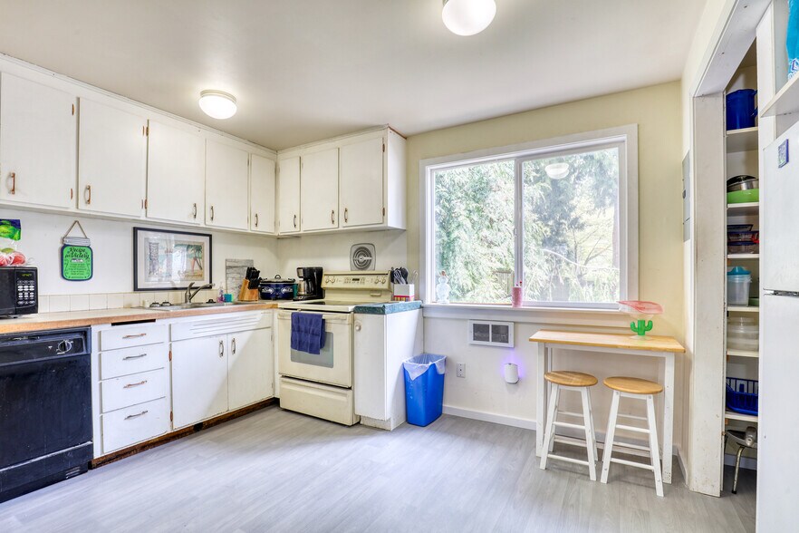 More Photos Of 1510 NE 170th St, Shoreline Apartments For Sale