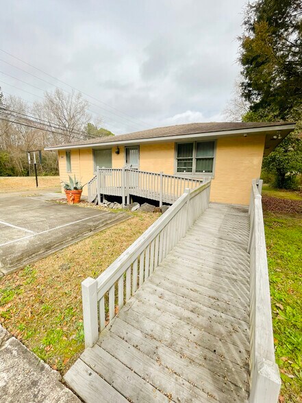 More Photos Of 5940 Hodges Dr, Columbus Office Residential For Sale