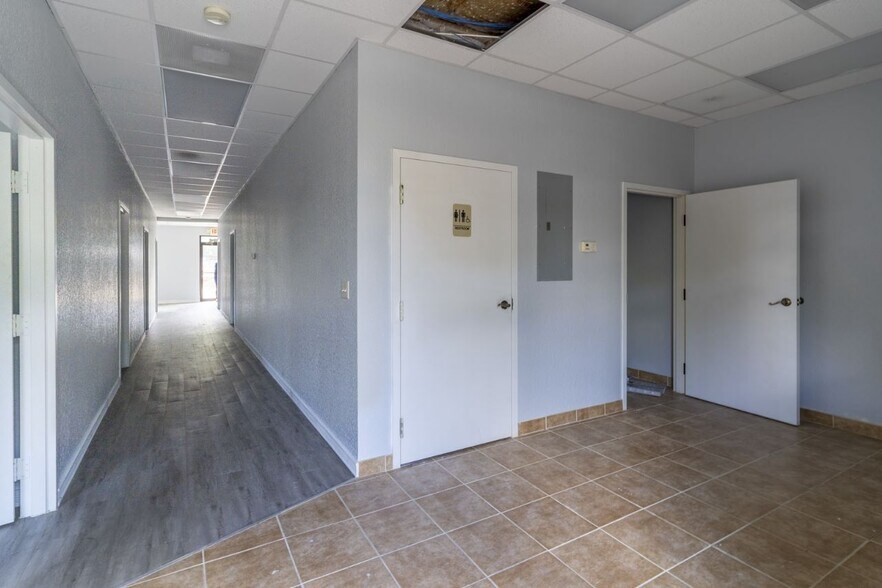 More Photos Of 301 Skyline Dr, Lady Lake Medical For Sale