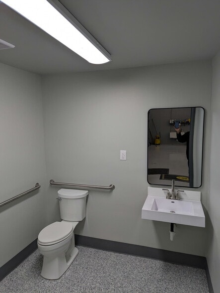 More Photos Of 11353 Lebanon Rd, Cincinnati Light Distribution For Lease