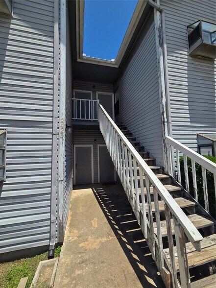 Primary Photo Of 2421 W Slaughter Ln, Austin Multifamily For Sale