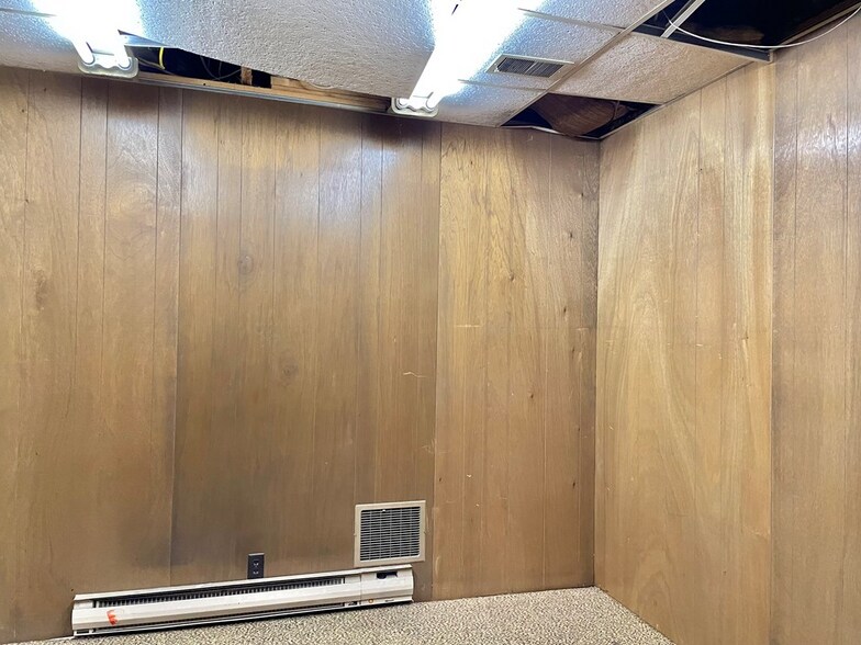 More Photos Of 1312-1314 2nd St, Richlands Office For Sale