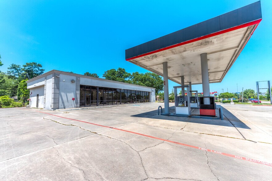 More Photos Of 28677 I-45, Spring Service Station For Sale