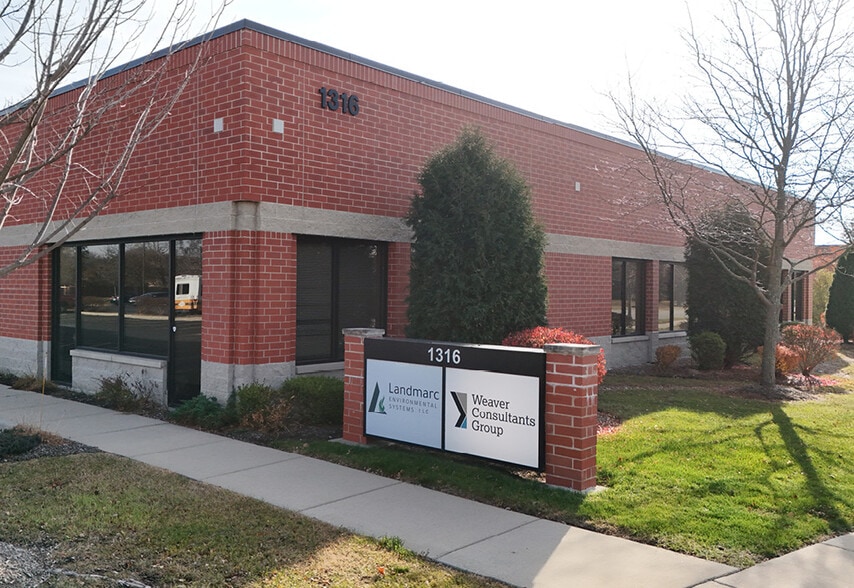 More Photos Of 1316 Bond St, Naperville Office For Sale
