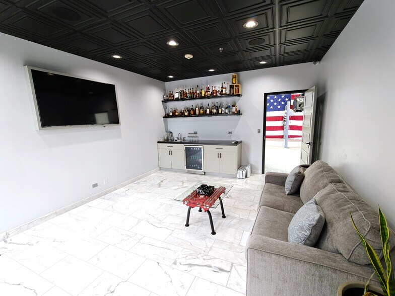 More Photos Of 165 Prairie Lake Rd, East Dundee Warehouse For Sale