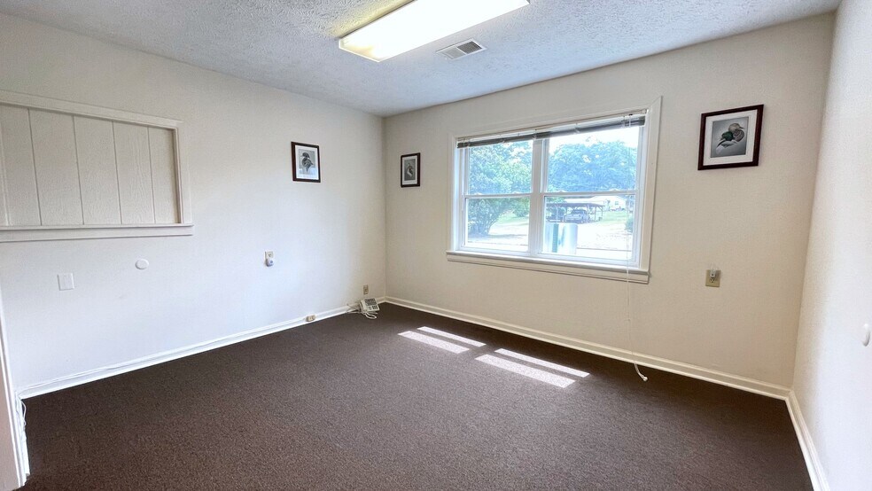 More Photos Of 14 Farmer St, Newnan Medical For Sale