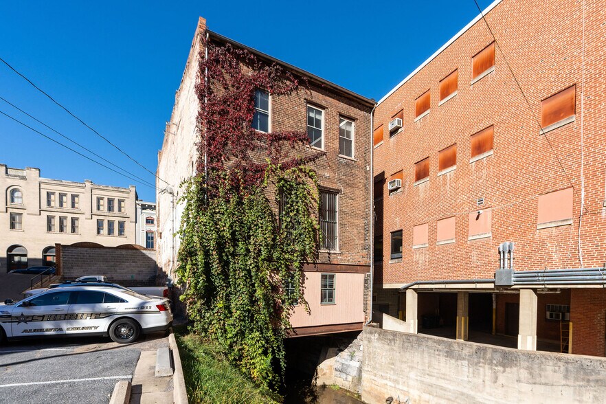 More Photos Of 111 S Augusta St, Staunton Storefront Retail Office For Sale