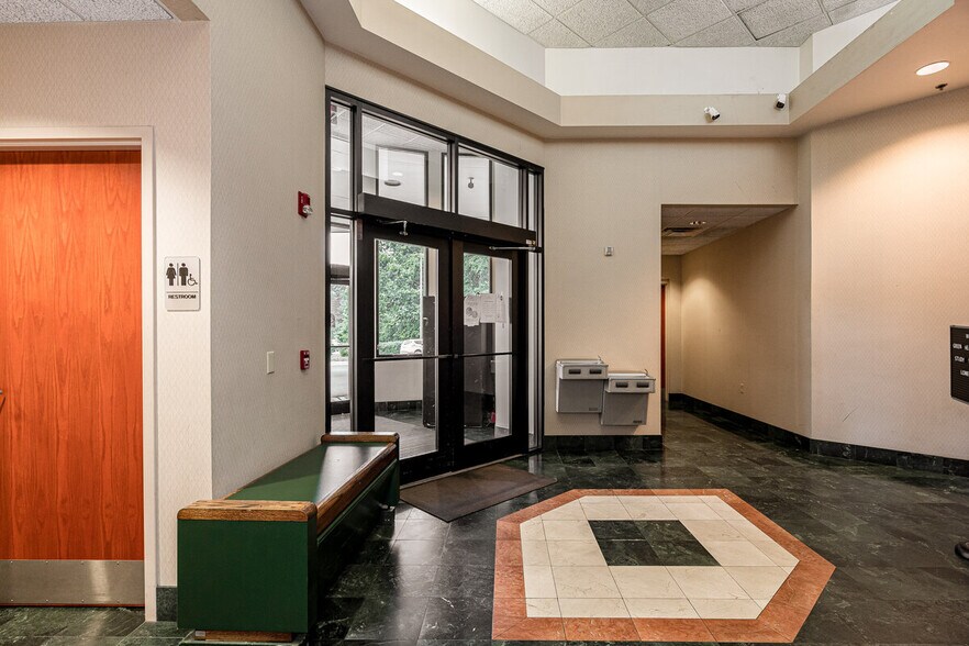 More Photos Of 1700 Old Bluegrass Ave, Louisville Medical For Lease