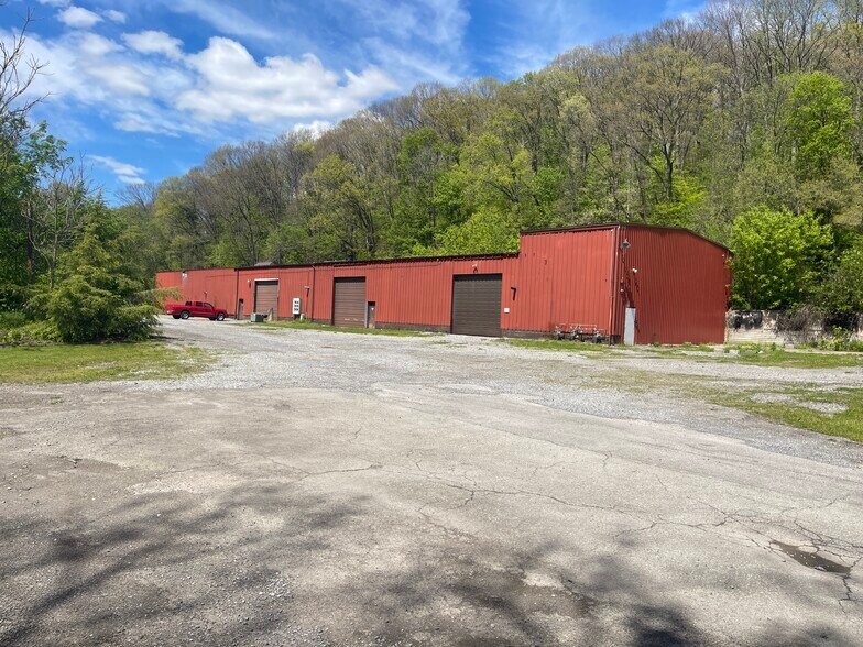 More Photos Of 102-103 Hicks Road Rd, Renfrew Flex For Sale