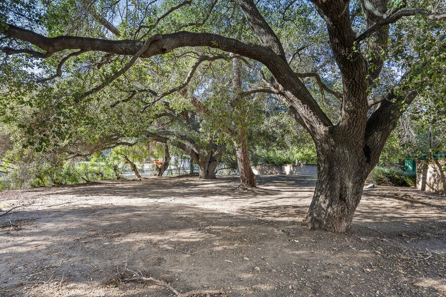 More Photos Of 28350 Roadside Dr, Agoura Hills Storefront For Sale