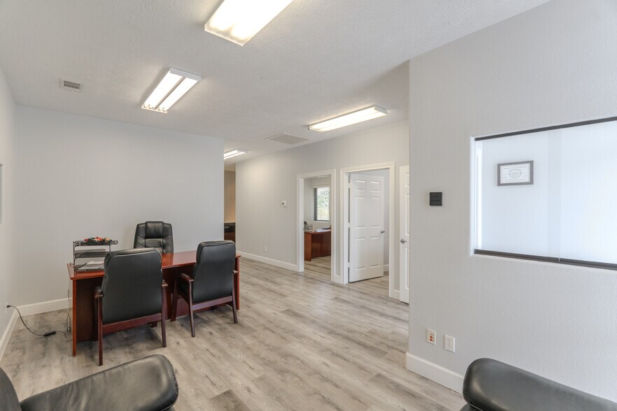 More Photos Of 8601 Fawn Trl, Conroe Warehouse For Sale