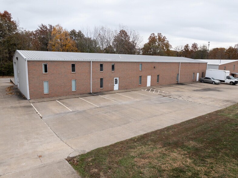 More Photos Of 2414 W Schneidman Dr, Quincy Industrial For Lease