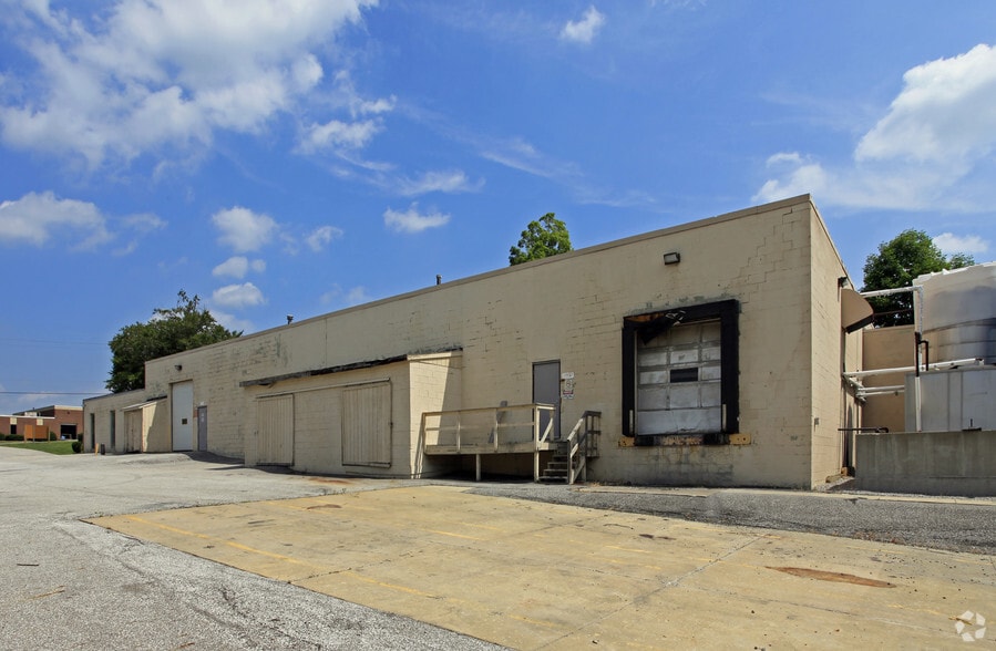 More Photos Of 16855 Park Circle Dr, Bainbridge Village Warehouse For Lease