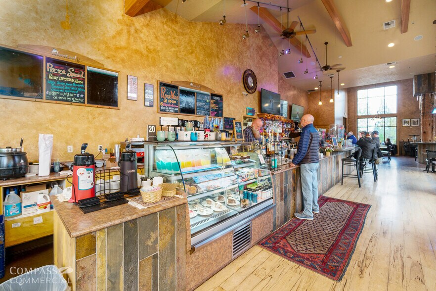 More Photos Of 7535 Falcon Crest Dr, Redmond Restaurant For Sale