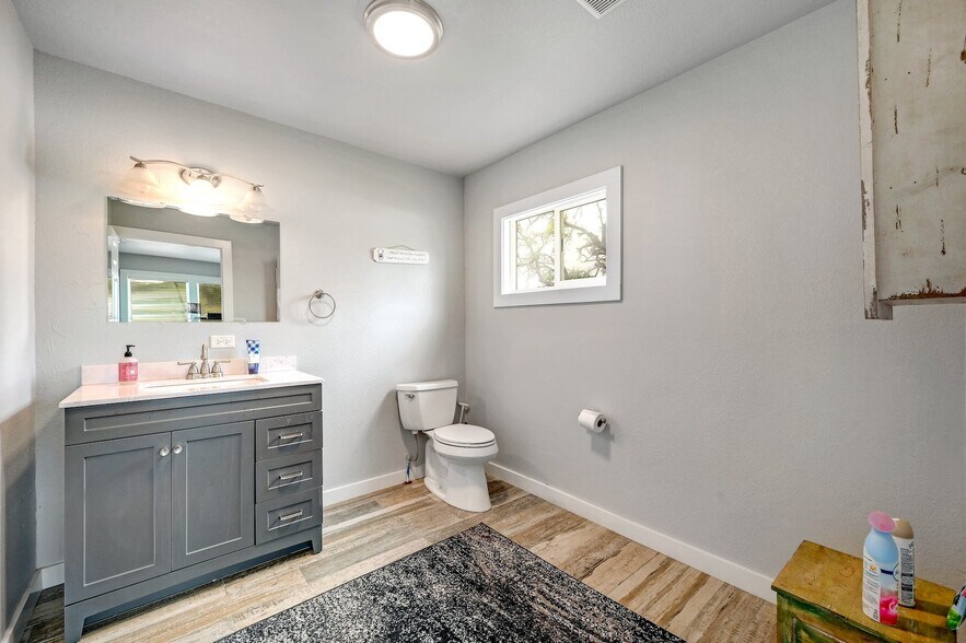 More Photos Of 4909 Bell Springs Rd, Dripping Springs Light Manufacturing For Sale