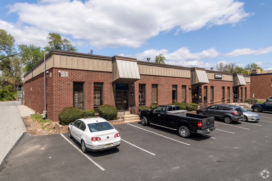Primary Photo Of 1540-1544 Delmar Dr, Folcroft Light Distribution For Sale