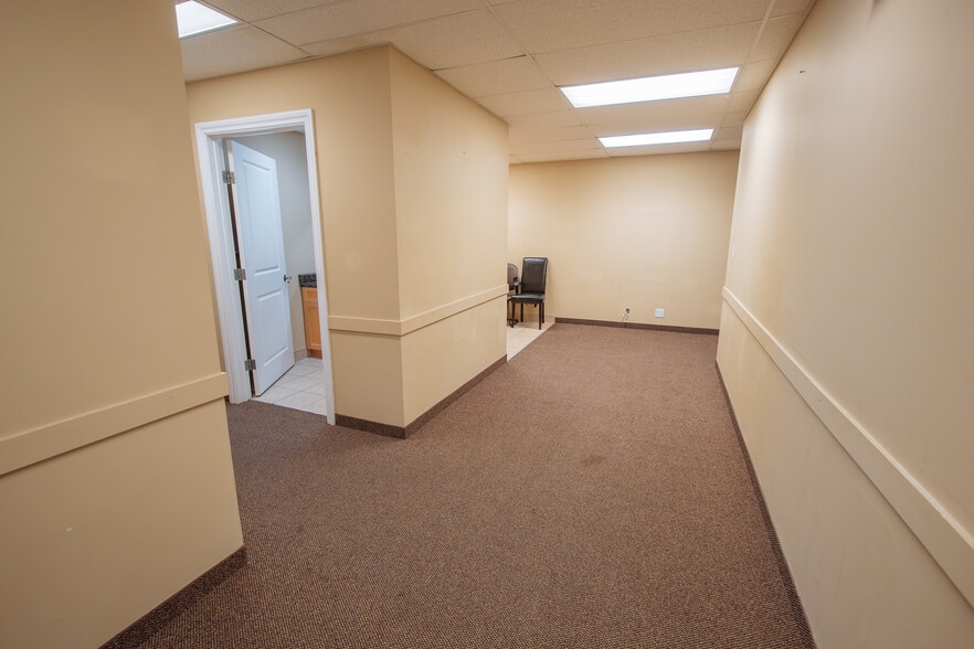 More Photos Of 32 Westwinds Cres NE, Calgary Flex For Sale