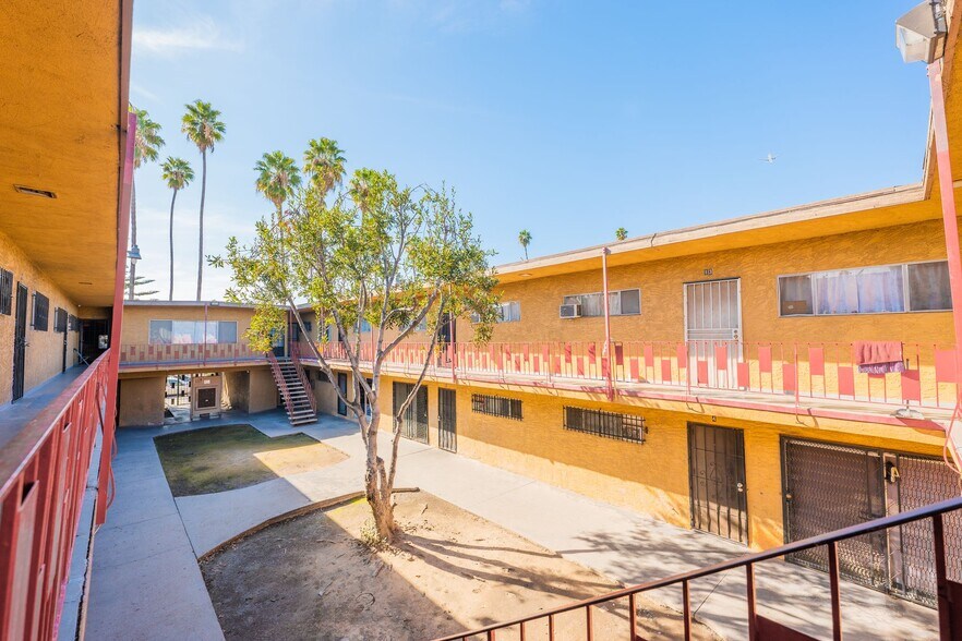 More Photos Of 601 W 82nd St, Los Angeles Apartments For Sale