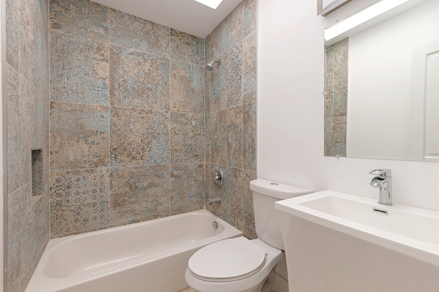 More Photos Of 2212 W Oceanfront, Newport Beach Multifamily For Sale