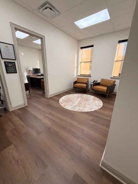 More Photos Of 24 W Chase St, Pensacola Office For Lease