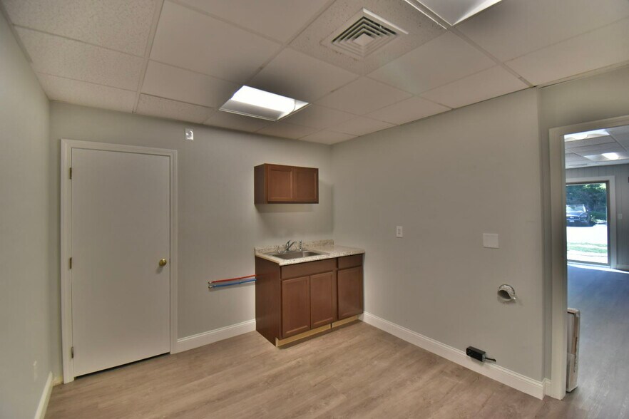 More Photos Of 434 Littleton Rd, Westford Storefront Retail Office For Lease