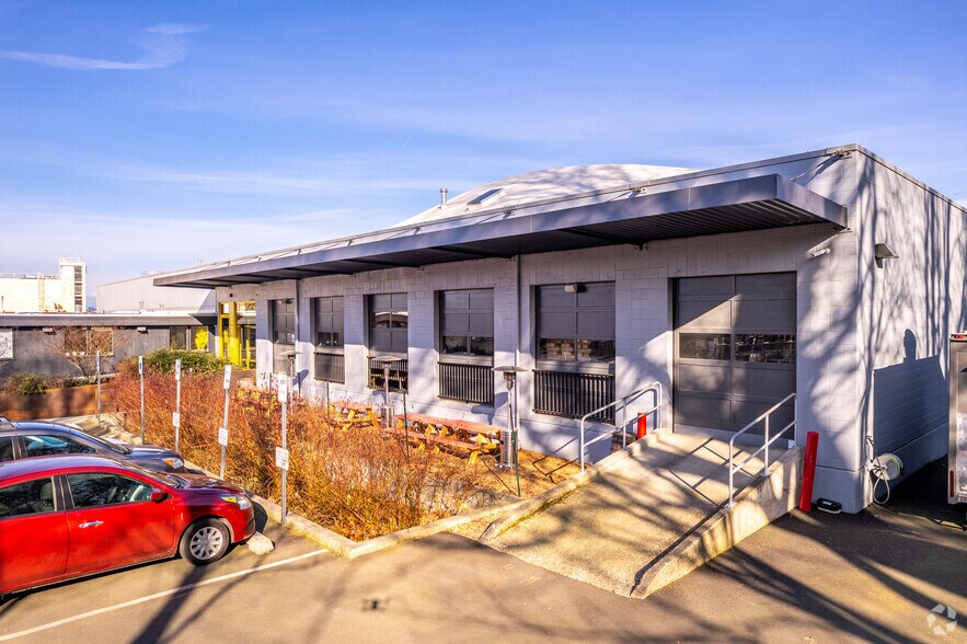 More Photos Of 100 NE Farragut St, Portland Light Manufacturing For Lease