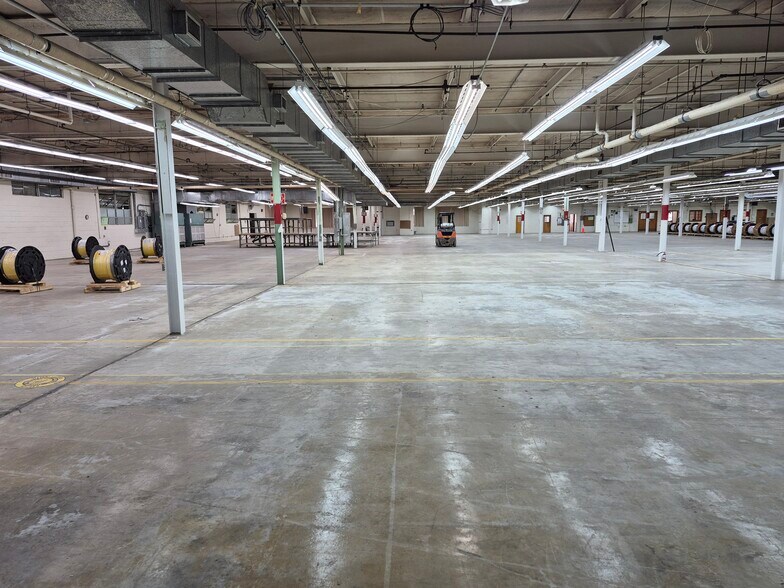More Photos Of 100 S Main St, La Crosse Warehouse For Lease