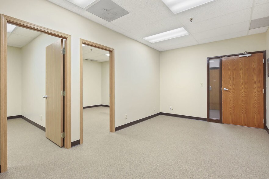 More Photos Of 110-114 S Rum River Dr, Princeton General Retail For Lease