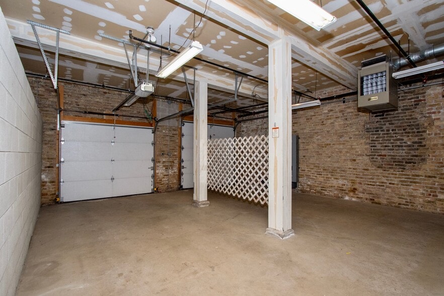 More Photos Of 414 Ridge Rd, Wilmette General Retail For Lease